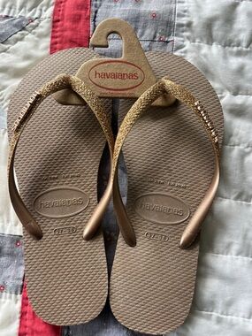 Havaianas Glitter Strap Flip Flops in Gold and Tan